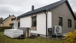 Småhus energieffektiviseras med isolering och värmepump